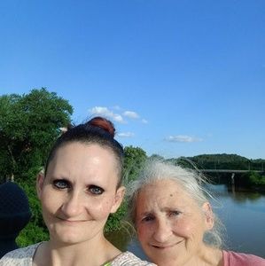 Meet your Posher, Crystal